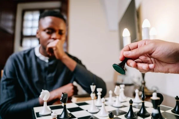 国际象棋世界杯丁立人晋级八强 中国棋手冲冠之路悬念与机会并存